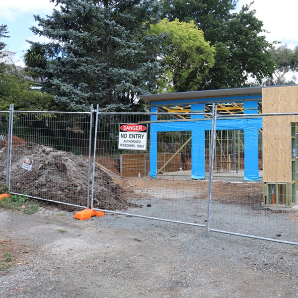 do you deliver and install temporary fencing and what's the cost for these services in Melbourne Arkansas